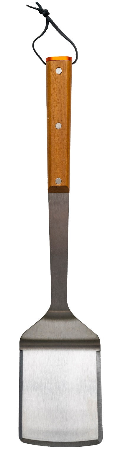 Traeger BBQ Spatula - Teak har et bredt, flatt rustfritt stålblad, et solid trehåndtak med tre nagler og en svart opphengsløkke - perfekt til grilling som stekespade eller uunnværlig tilbehør til Traeger-grillen.