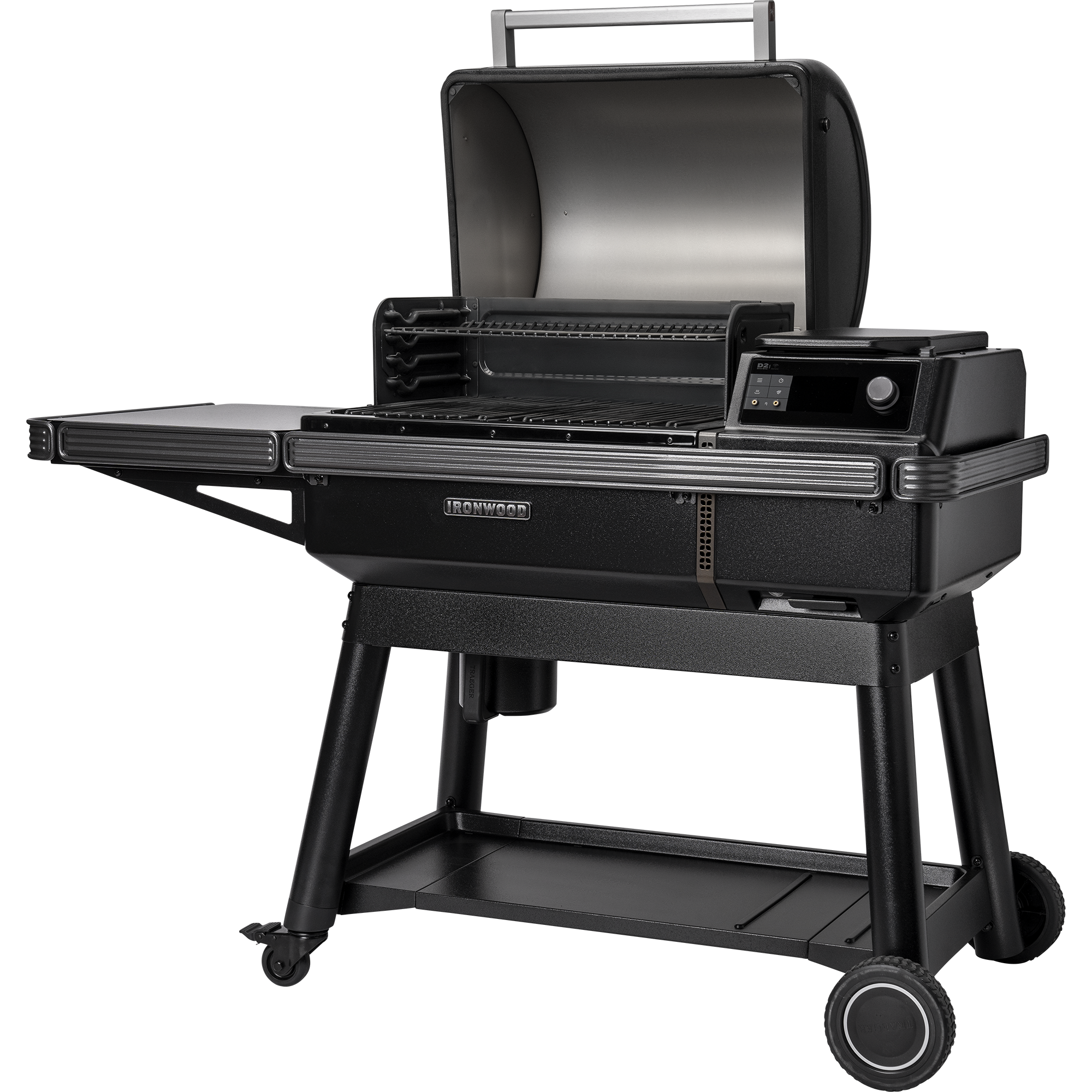 Traeger Ironwood L pelletsgrill fra Traeger, vist i svart med sidehylle, åpent lokk, digitalt kontrollpanel og hjulben, har Smart Combustion-teknologi for vedfyrt smak mot en enkel bakgrunn.