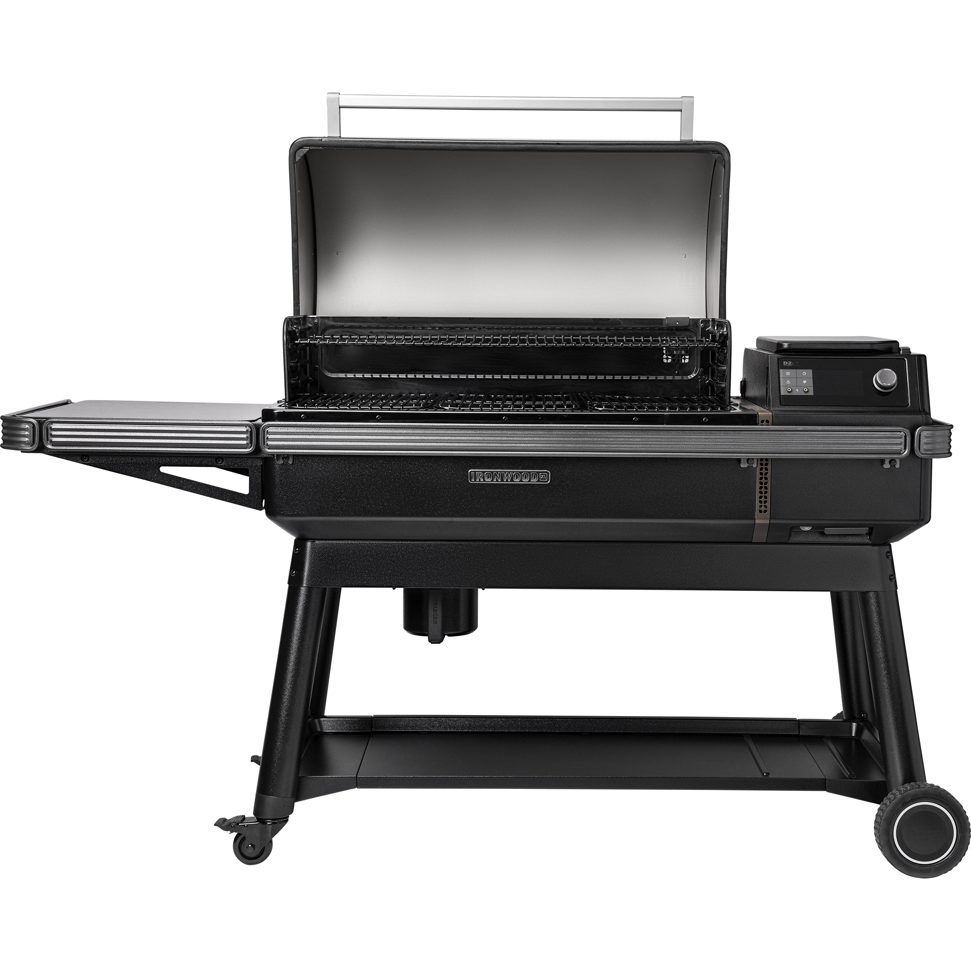 Traeger Ironwood XL pelletsgrill, vist i svart med åpent lokk, sidehylle, digitalt kontrollpanel og to hjul mot en hvit bakgrunn, leverer autentisk vedfyrt smak.