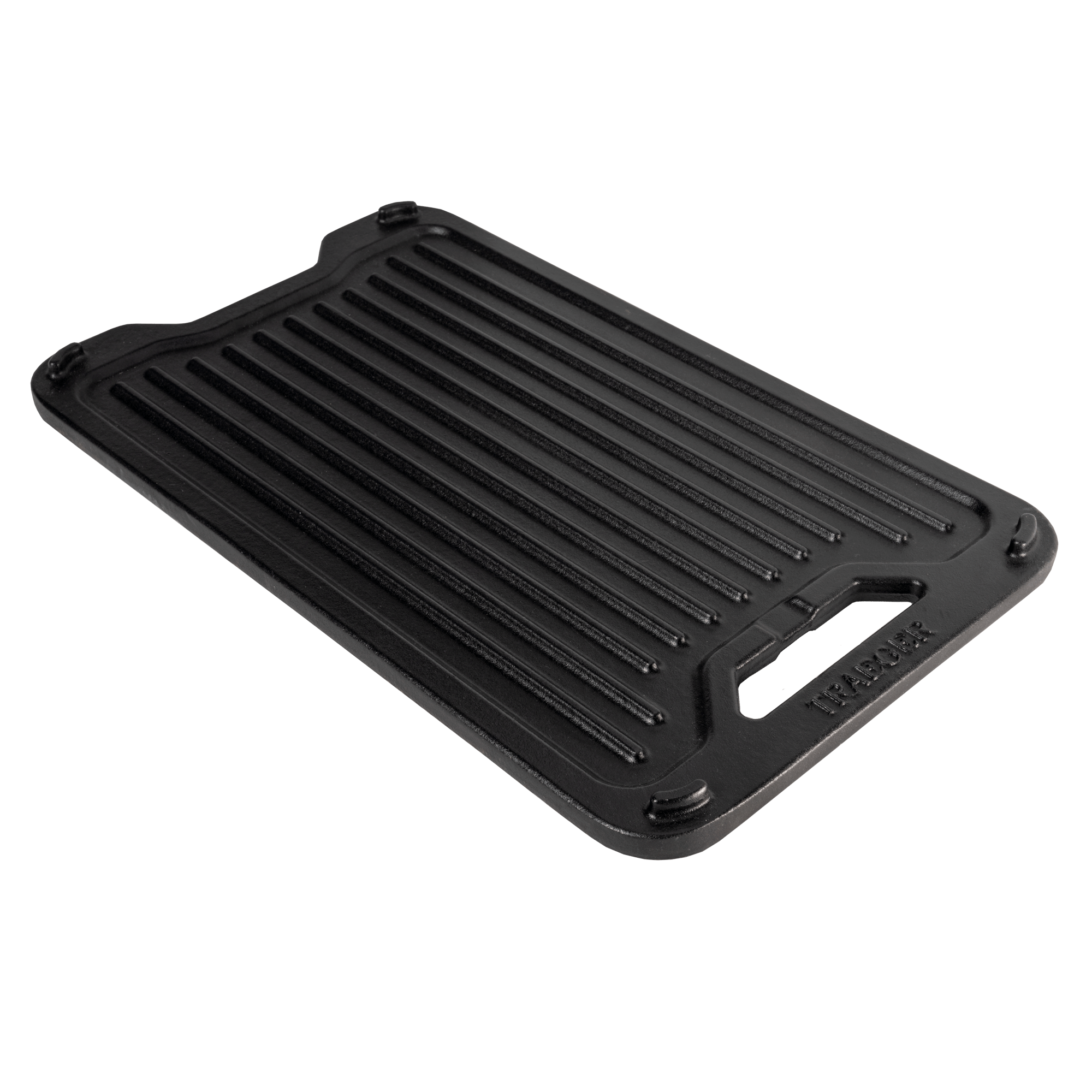 Traeger ModiFIRE Rev. Cast Iron Griddle er en allsidig rektangulær, svart grillpanne med opphøyde riller og håndtaksspor, perfekt for ethvert kjøkken. Den er vist på hvit bakgrunn og passer godt sammen med annet Traeger ModiFIRE-tilbehør.