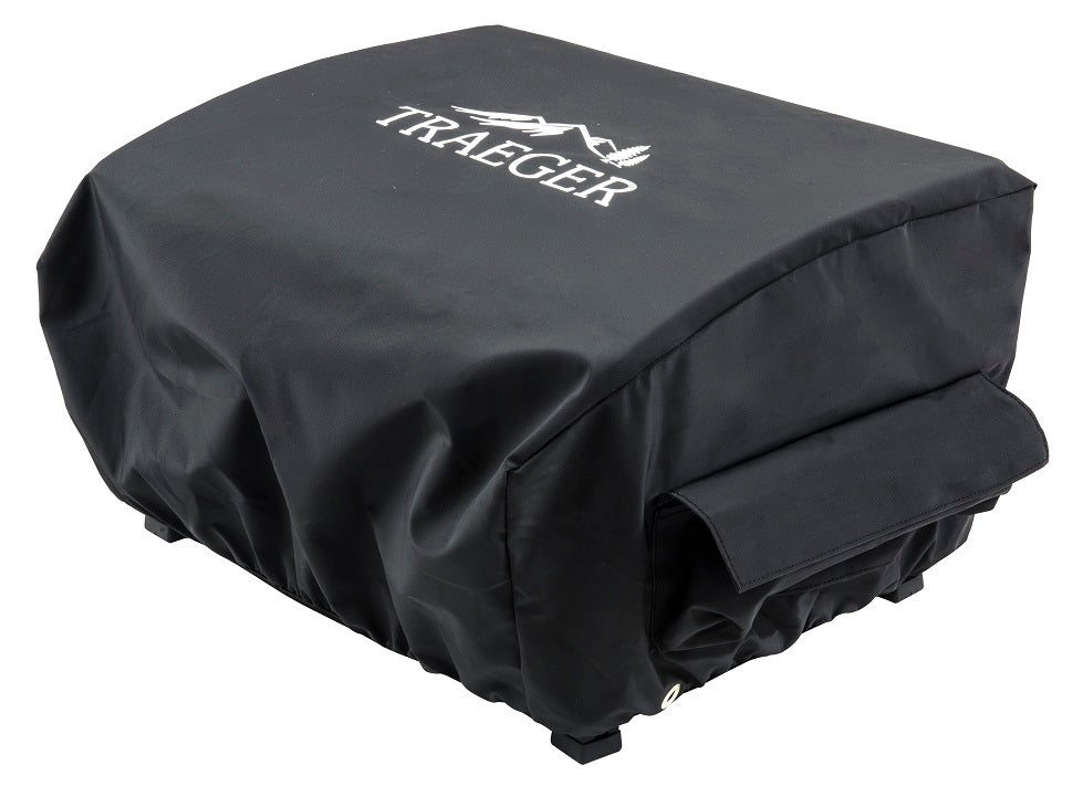 Traeger Ranger Cover - Grilltrekk by Traeger er et svart grilltrekk med logo på toppen, som gir optimal værbeskyttelse.