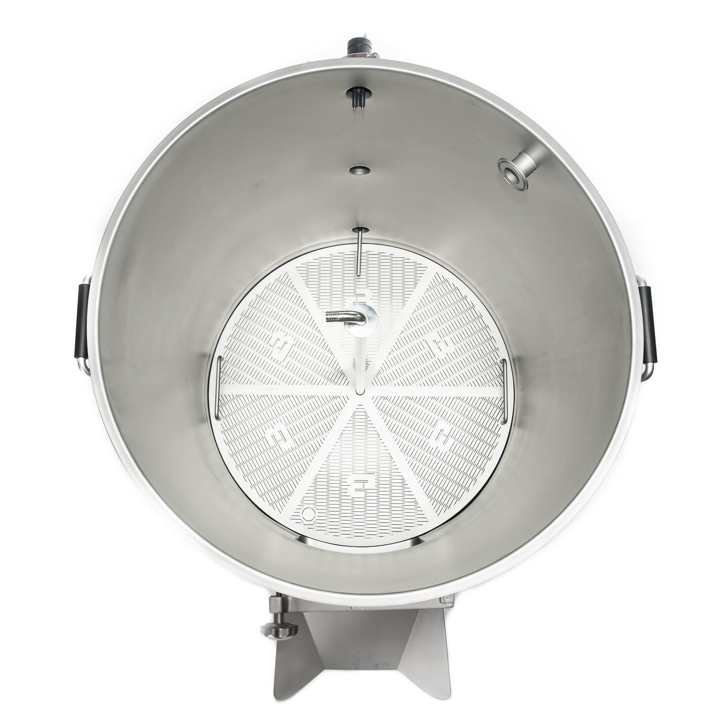 Oversiktsbilde av en tom Brewtools B180 Mesketank, bestående av en beholder i rustfritt stål med perforert falsk bunn og flere metallbeslag festet til innerveggen, utformet for bruk som ekstern mesketank i et 2-kjele-system.