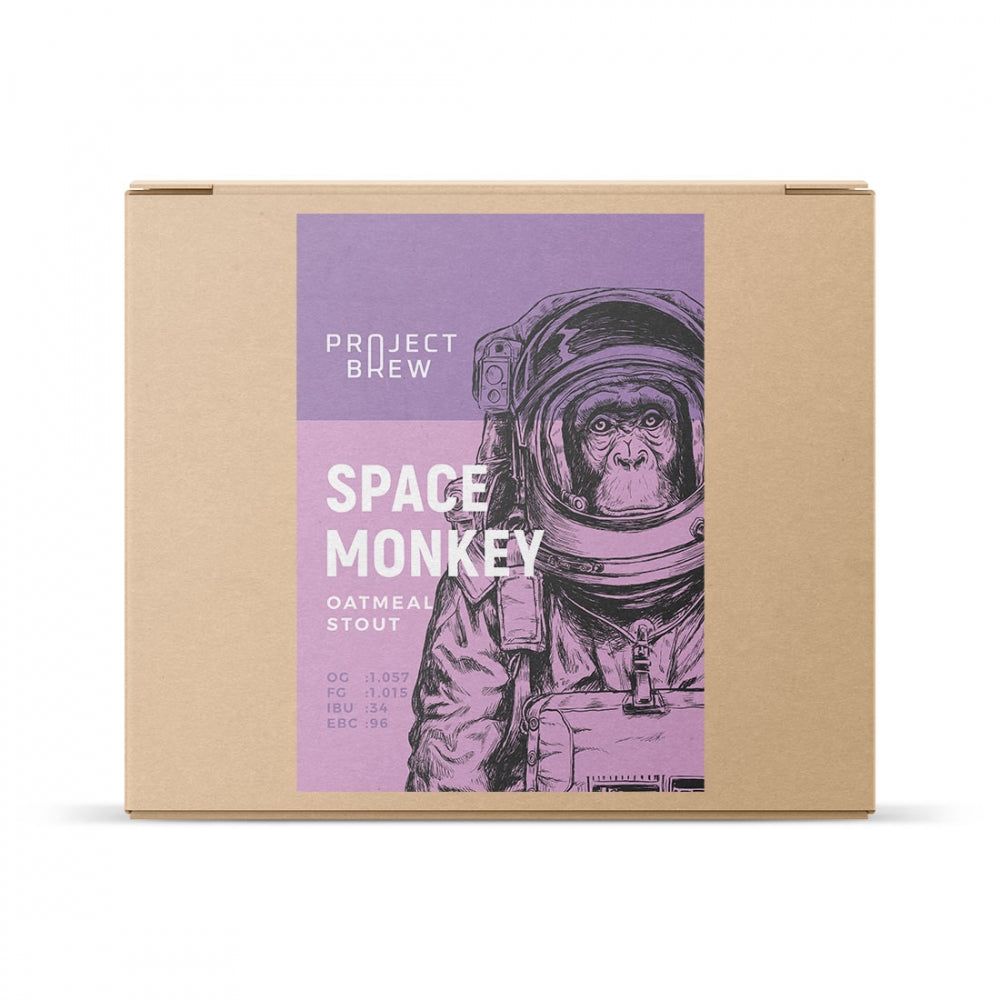 En brun eske med en lilla etikett som viser en ape i romdrakt, merket Space Monkey - Oatmeal Stout - allgrain ølsett fra Project Brew.