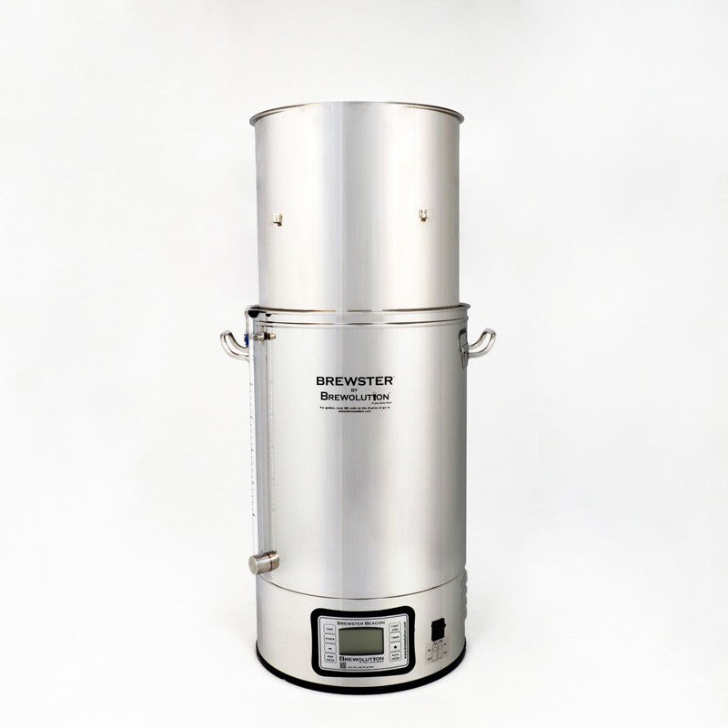 A Brewolution Brewster Beacon 40L bryggemaskin i rustfritt stål med sidehåndtak og digital temperaturstyring på basen står mot en hvit bakgrunn.