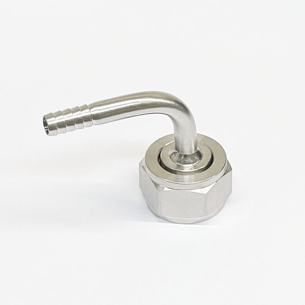 Brewshop Nippel albue til gjennomføring/shank - 5/8" er en vinkelkobling i rustfritt stål med sekskantet mutter og 90-graders bøy, vist på hvit bakgrunn.