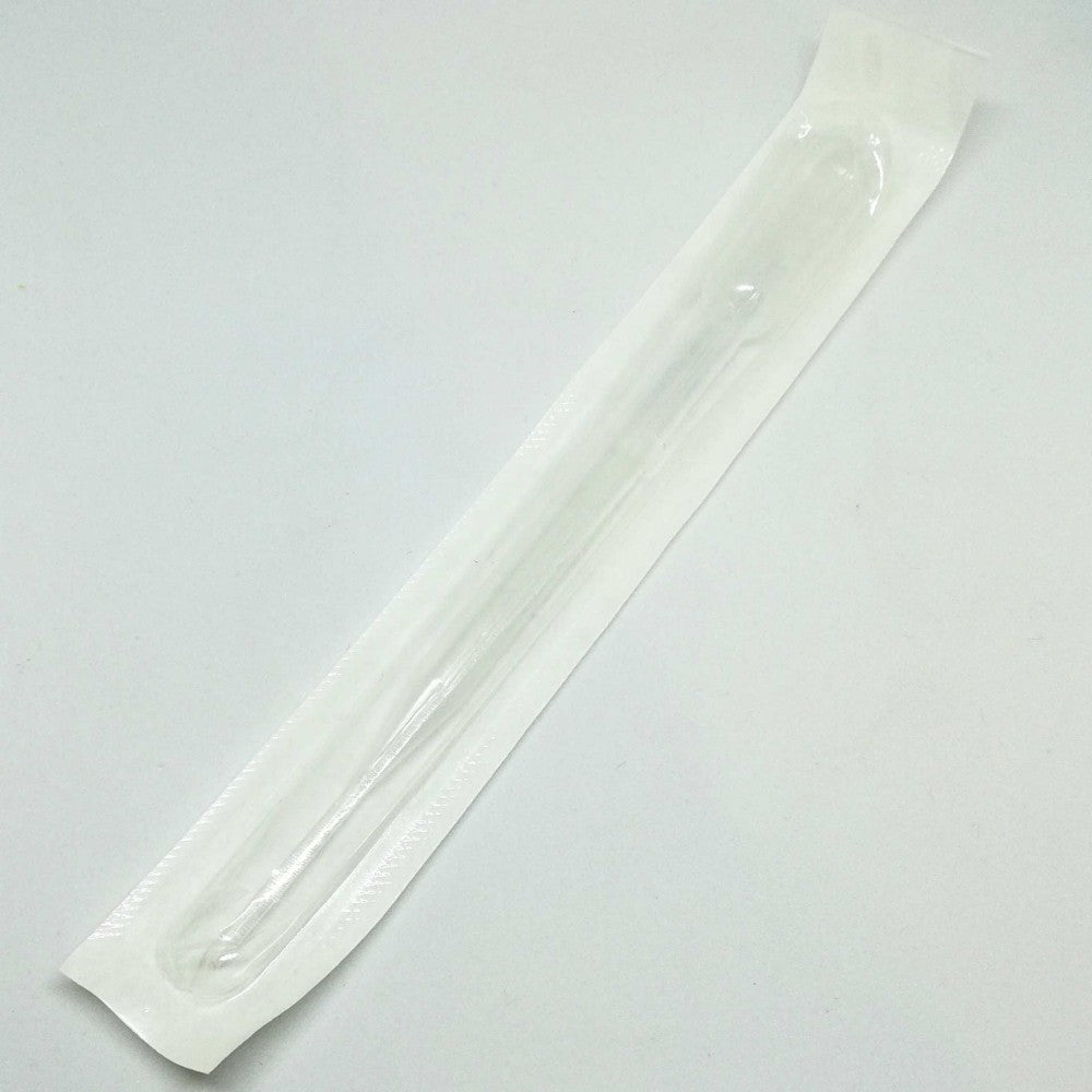 En steril, individuelt pakket VWR Pasteurpipette PE gradert 3 ml ligger i en forseglet hvit papir- og LDPE-plastinnpakning på en vanlig hvit bakgrunn.
