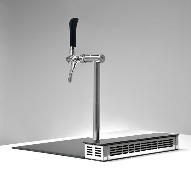 Lindr PYGMY Pro Kitchen er en tappekran i rustfritt stål med svart håndtak, innebygd dryppbrett og ventilasjonsgitter - ideell for øltappesystemet på kjøkkenet.