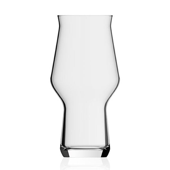 Et klart, tomt Rastal Craft Master One 47 cl ølglass fra Rastal, med smal bunn, bred midte og konisk kant, står mot en hvit bakgrunn.