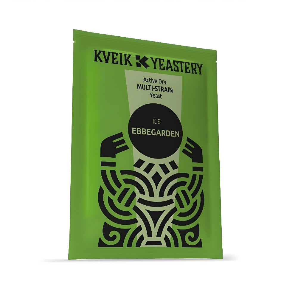 En grønn pakke merket "K.9 Ebbegarden Kveik 7g - Original kultur" fra Kveik Yeastery, med et svart geometrisk design, perfekt til brygging av IPA med autentisk Ebbegarden Kveik-gjær.