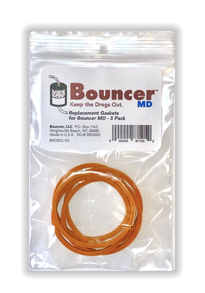 En gjennomsiktig pose med fem oransje Pakning til BouncerMD Inline-ølfilterpakninger fra Bouncer, med et merket topptekstkort med produkt- og selskapsinformasjon.