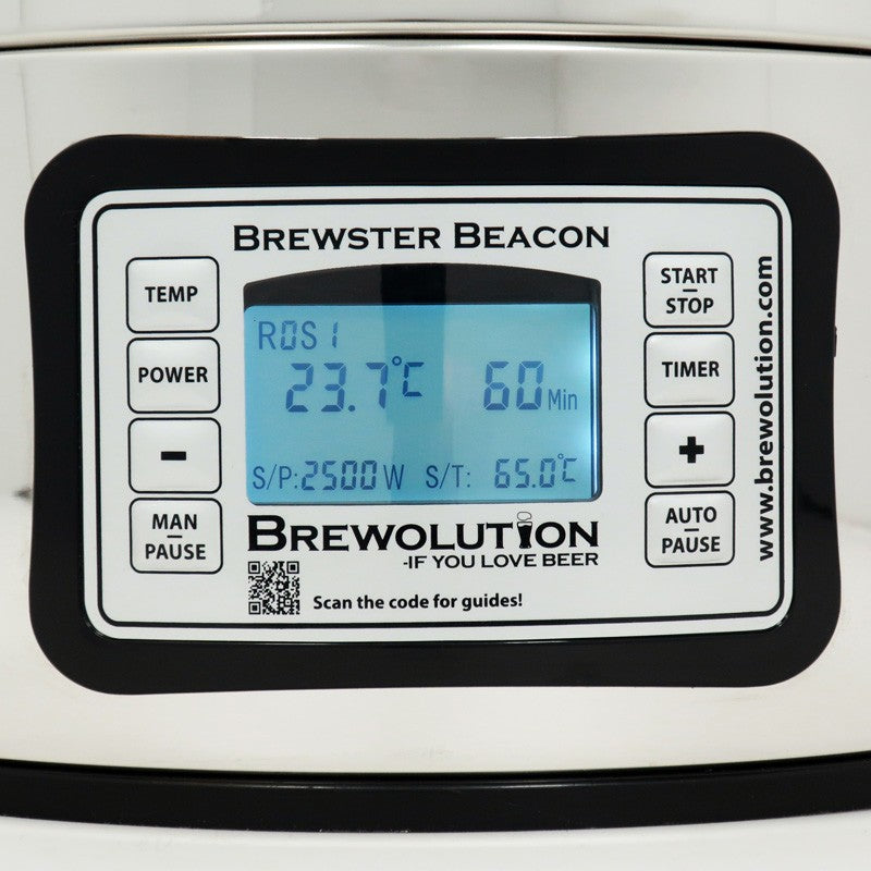 Nærbilde av kontrollpanelet på Brewolution Brewster Beacon 40L som viser 23,7 °C, 60 minutter, 2500 W effekt og en innstilt temperatur på 65,0 °C. Flere temperaturstyringsknapper er synlige rundt displayet.