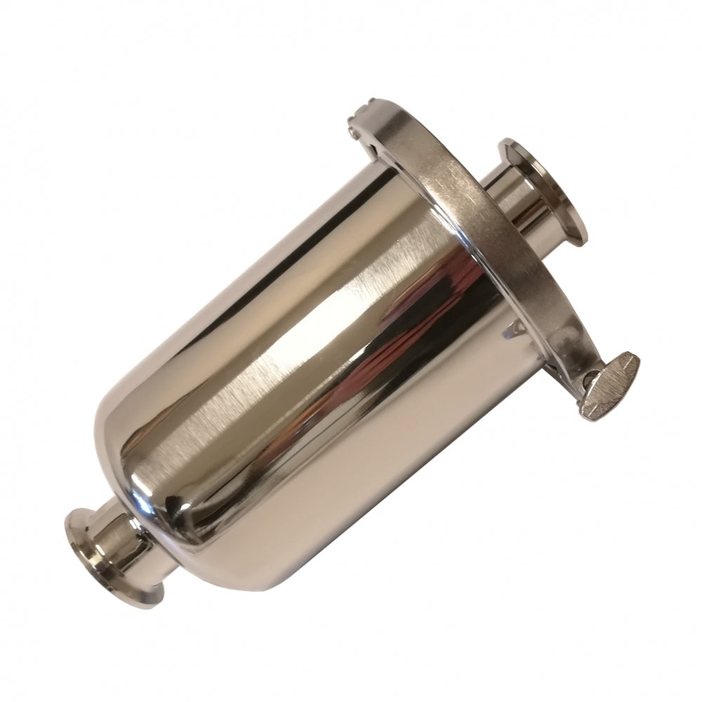 Brewshop 1,5" Tri-Clamp Inline Filter Kort (24,5 cm) har et hus i rustfritt stål med flensbeslag, en sikker klemmelukking og et 100 mikron filter, vist mot en hvit bakgrunn.