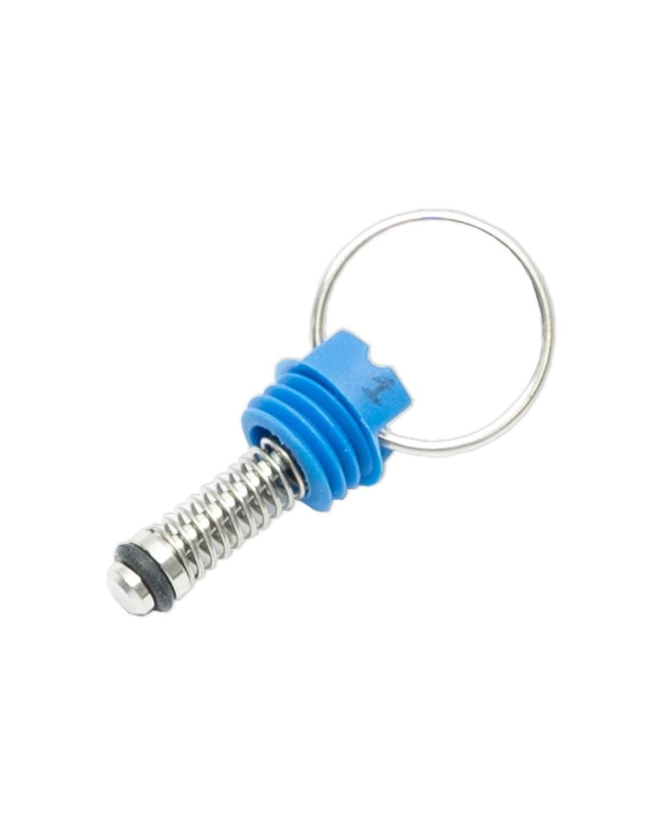 Keg King 10psi Blue PRV (0,7 bar) har en metallkjerne og fjær med en blå plastring, festet til en sirkulær nøkkelring i metall - perfekt for trykkfermentering ved 10psi. Avbildet mot en hvit bakgrunn.