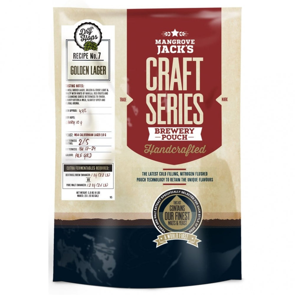 Mangrove Jacks Craft Series Golden Lager med tørrhumle ekstraktsett (1,8 kg) har oppskriftsdetaljer og maltekstrakt-info på en beige, rød og blå pakke med karakteristisk merkevarebygging.
