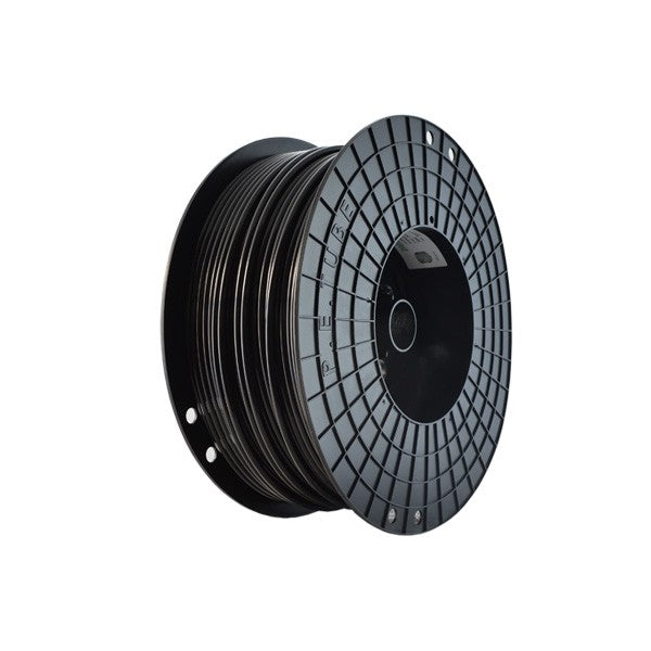 En DMfit Ølslange LLDPE-slange, 3 mm ID og 3/16" OD i svart, fra Dmfit, er vist krøllet som en svart slange mot en hvit bakgrunn.