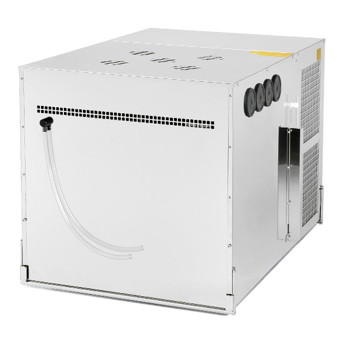Lindr AS-450 Ultimate Green Line (Bestillingsvare) er en industrikjøler i rustfritt stål med ventilert panel, kabelporter, sidehåndtak og plastslange foran - perfekt som drikkekjøler eller avansert kjølesystem.