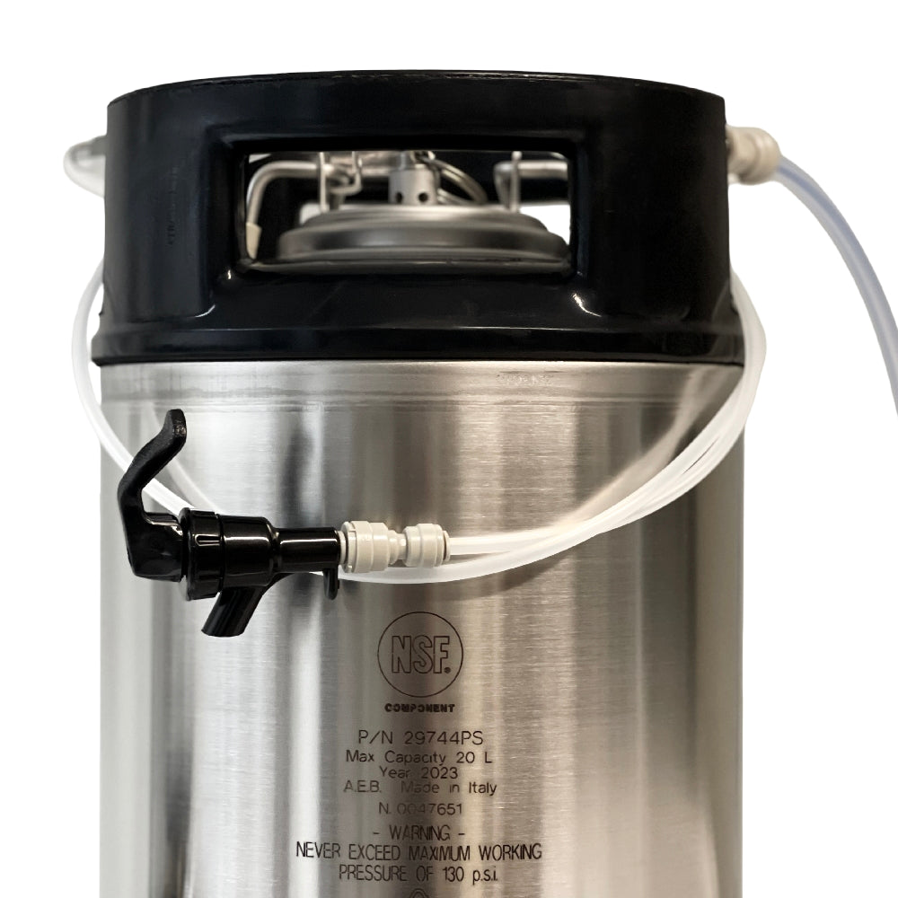 Brewshop Simply Brew - Startsett for Fresh Wort Kit og Hard Seltzer er et fat i rustfritt stål med svart plasttopp, tappekran med slange og en maksimal kapasitet på 20 liter - ideelt for karbonering på fett ved hjelp av ditt favoritt Fresh Wort Kit.