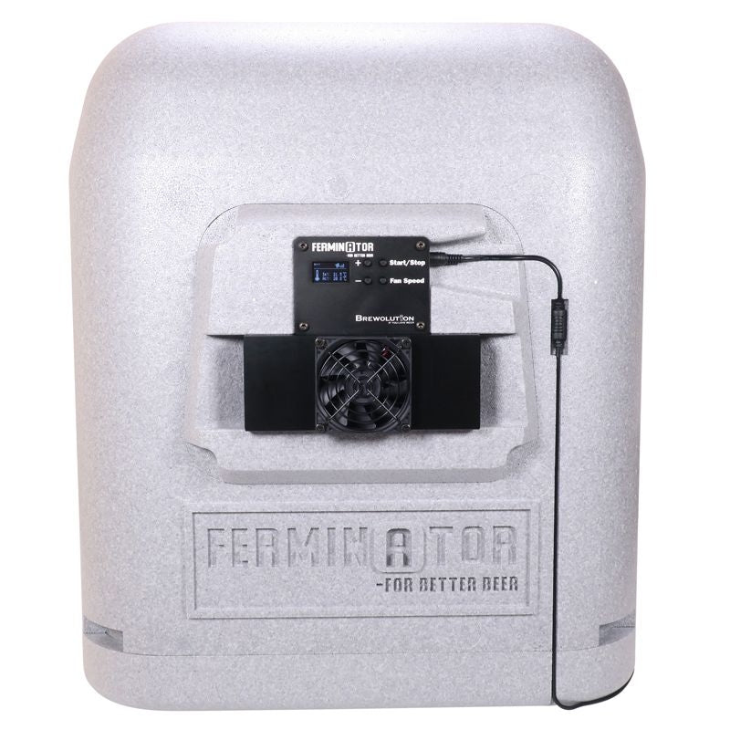 Fercubator (Ferminator) Basic gjæringskammer fra Brewolution er et grått, isolert kammer for stabil temperaturkontroll med digitalt display og ventilasjonsvifte, med Ferminator-navnet preget på forsiden.