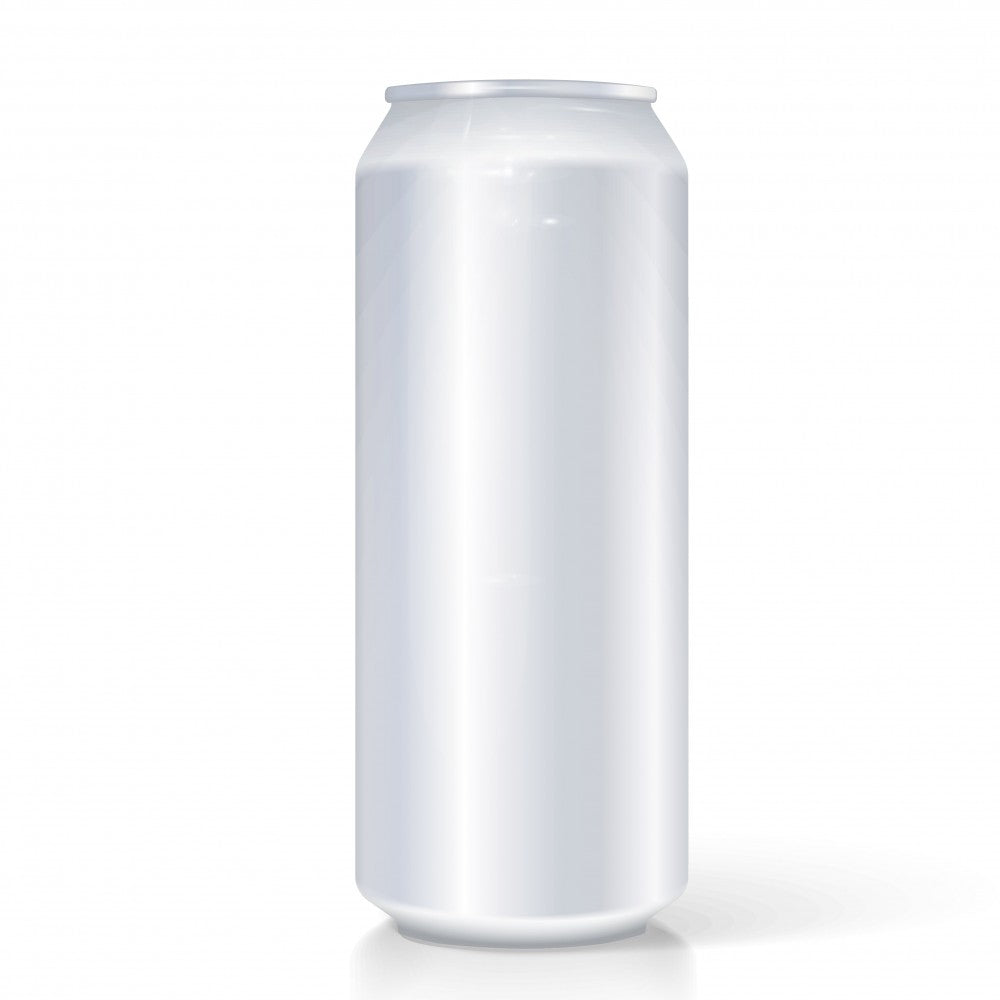 En 500 ml ølboks sølv fra Canpack står oppreist på en hvit bakgrunn, og den slanke aluminiumsoverflaten skinner i lyset.