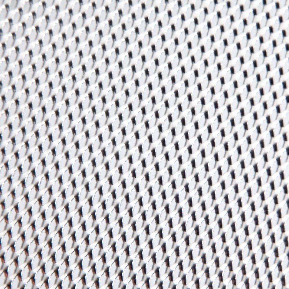 Nærbilde av Finmasket-filteret til Brewtools B40pro fra Brewtools, som viser det metalliske rutenettet med diamantformede åpninger laget av 304 rustfritt stål. Den jevnt opplyste, reflekterende overflaten fremhever materialets holdbarhet og eleganse.