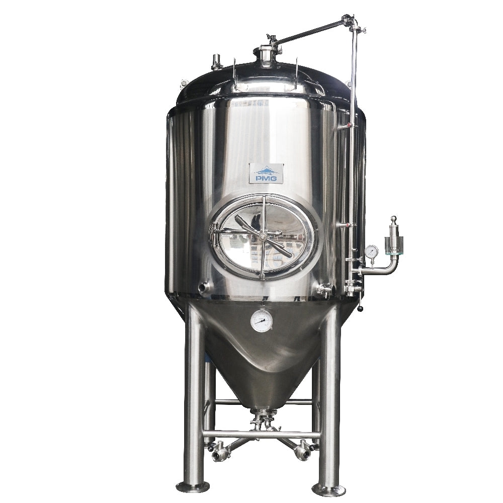 PMG 500L Unitank av rustfritt stål, isolert og fullt utstyrt fra PMG, med trykkmåler, glassinspeksjonsvindu og rørkoblinger - ideell for fermentering av øl eller industrielle prosesser.
