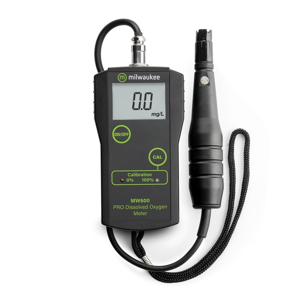Milwaukee MW600 PRO Dissolved Oxygen Meter (DO-måler) fra Milwaukee har et digitalt display som viser 0,0 mg/L, en polarografisk sonde med oksygenmembransensor og kalibreringsknapper.