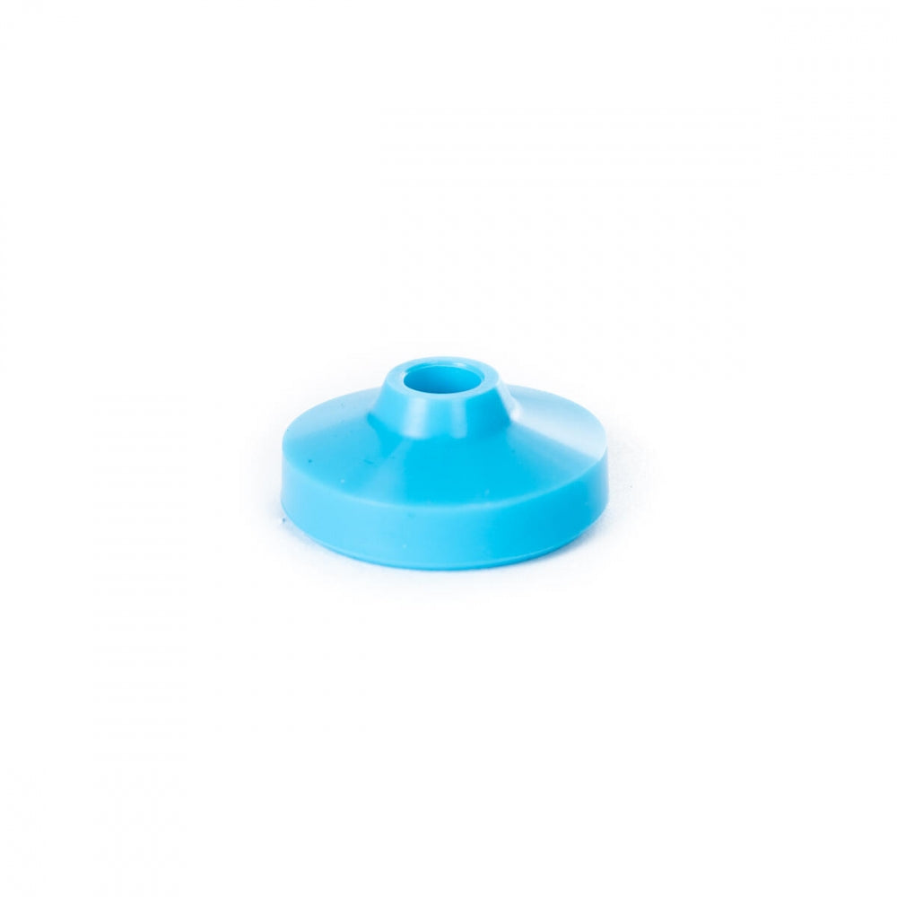 En liten, rund, flat, blå Gjærlåsholder i plast, TC34 mm fra Brewtools med et sentralt opphøyd hull, vist på hvit bakgrunn.