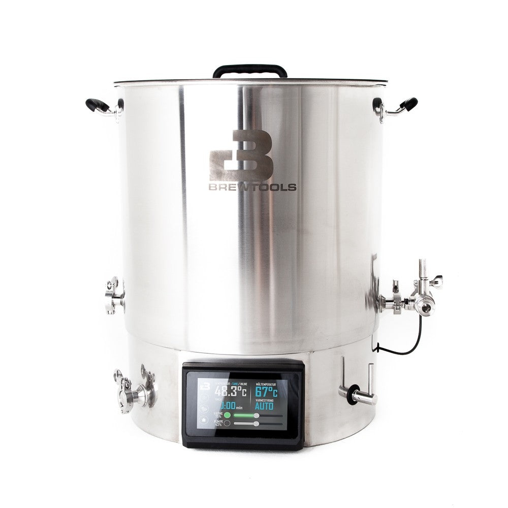Brewtools B80pro Bryggemaskin (Utstillingsmodell) har en konstruksjon i rustfritt stål, digitalt display, temperaturavlesning, håndtak og flere ventiler - ideell for hjemmebrygging og vist mot en hvit bakgrunn.