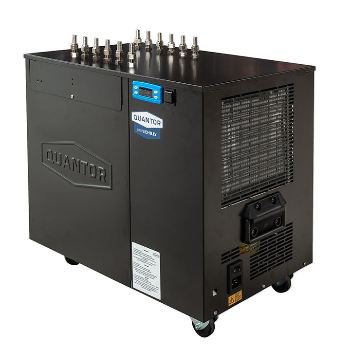 Quantor MiniChilly 05 SB Compatible Black Glykolkjøler 560W (3/4HP) med flere slangetilkoblinger, kontrollpanel foran, ventilasjonsgitter og hjul - en perfekt kjøleenhet av profesjonell kvalitet for hjemmebryggere.
