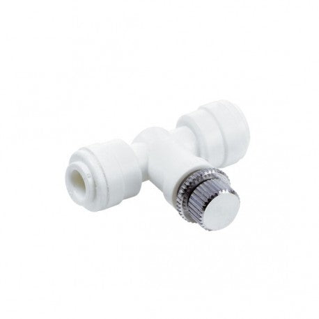 DMfit flow control ventil 3/8" fra Dmfit er en T-kobling i hvit plast med trykkfeste og justeringsknott i metall, utformet som en strømningsreguleringsventil for rørleggerarbeid. Produsert i henhold til ISO 9001-standarder.