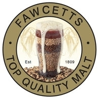 Thomas Fawcett & Sons Torrefied Wheat 25 kg (3-4,5 EBC) logoen viser lagvis malt og skum med bygggrafikk, "Est 1809", og gjenspeiler deres tradisjon med å bruke torrefied hvete for å oppnå overlegen kvalitet.