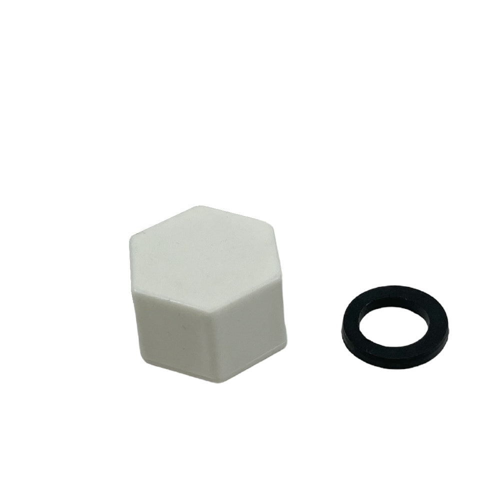 En Keg King Apollo Thermowell Port Cap og en svart, sirkulær ring er plassert side om side på en hvit bakgrunn.