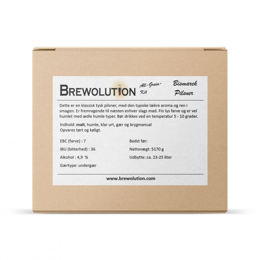 En eske merket Brewolution Bismarck Pilsner - allgrain ølsett med produktinformasjon, ingrediensliste, spesifikasjoner og nettside trykt på forsiden.