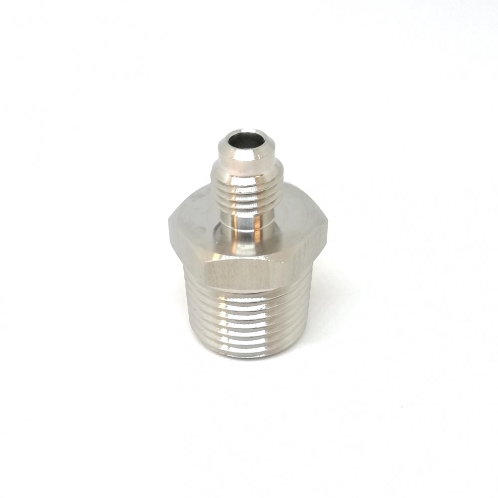 Brewshop Overgang 1/2" NPT til 1/4" MFL er en gjengekobling i rustfritt stål med sekskantet midtdel og konisk ende, vist mot en hvit bakgrunn.