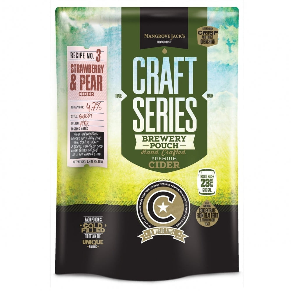 Forsiden av en Mangrove Jacks Craft Series Strawberry & Pear Cider ekstraktsett - 2,4 kg pose, som viser cider ekstraktsett-detaljer, produktutmerkelser og et alkoholinnhold på 4,7 %.