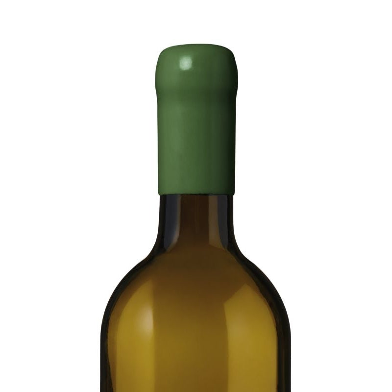 Nærbilde av en hvitvinsflaske forseglet med Sincera Sistemi flaskevoks 100g - Green GN006, som viser den glatte, grønne voksfinishen på halsen og skulderen mot en hvit bakgrunn.