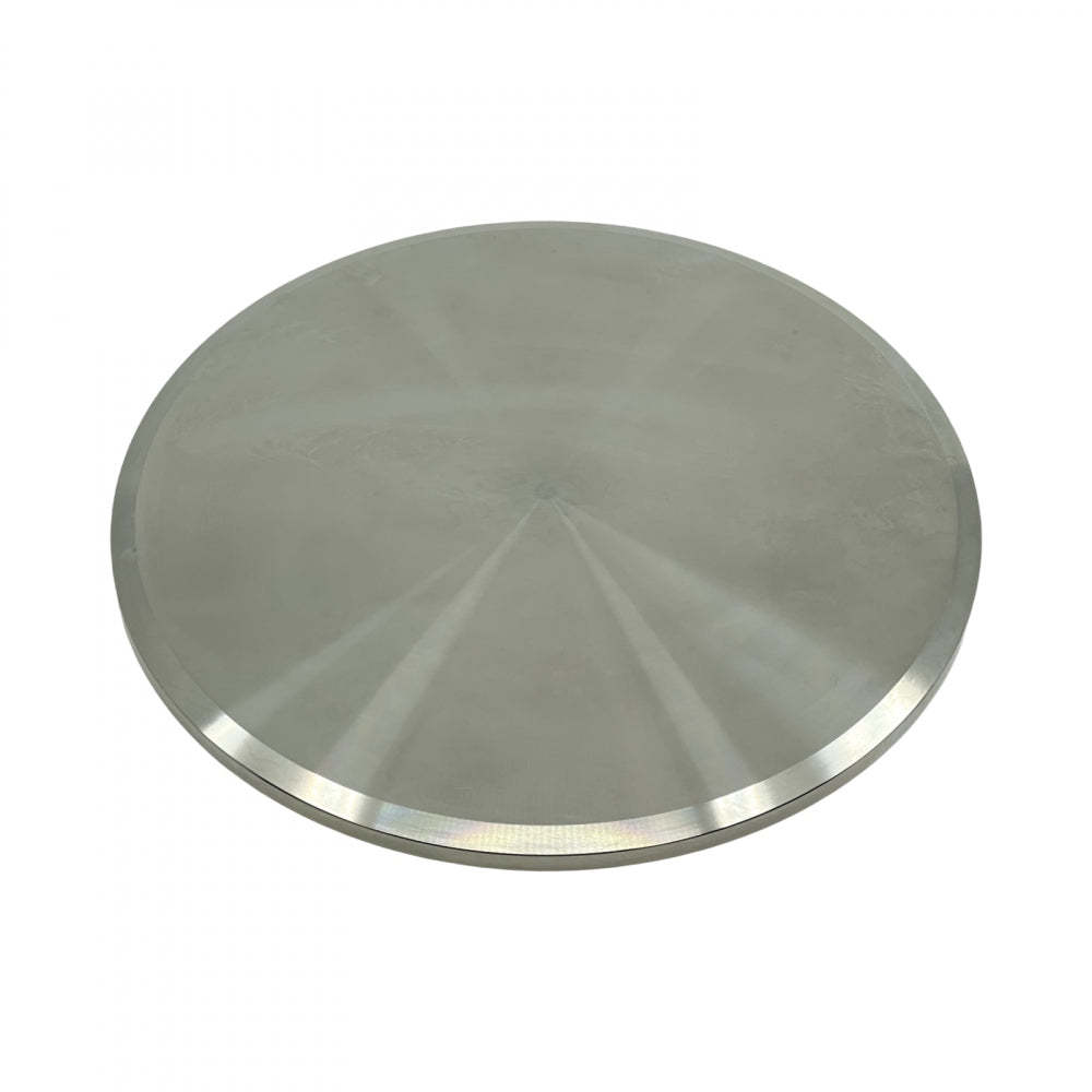 En 8" Tri-Clamp endelokk fra Brewshop, laget av 304 rustfritt stål med en glatt overflate og lett faset kant, er vist som en rund, flat metallskive mot en vanlig hvit bakgrunn.