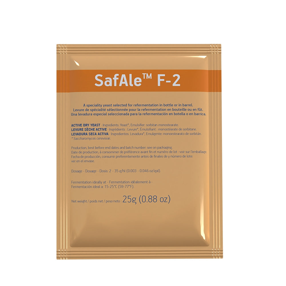 En gullpakke med Safale F-2 - 25 g karboneringsgjær fra Fermentis, med produktinformasjon og bruksanvisning på flere språk, egnet for ettergjæring av øl.