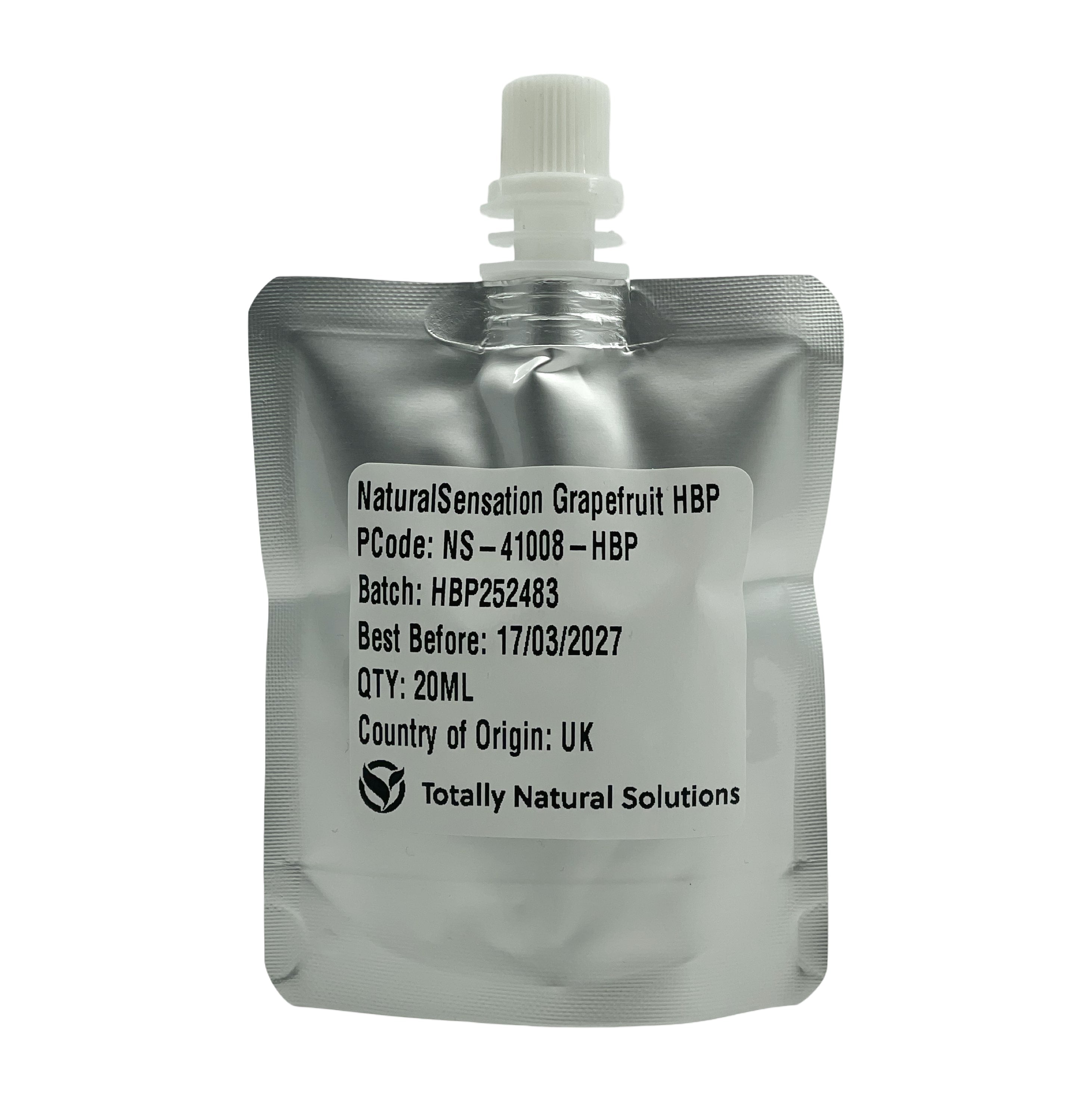 En sølvfarget 20 ml hjemmebryggingspose merket NaturalSensation Grapefrukt fruktessens med batch, utløpsdato, mengde, opprinnelse og Totally Natural Solutions-logo - ideell for ølbryggere som er på jakt etter autentisk grapefruktessens.