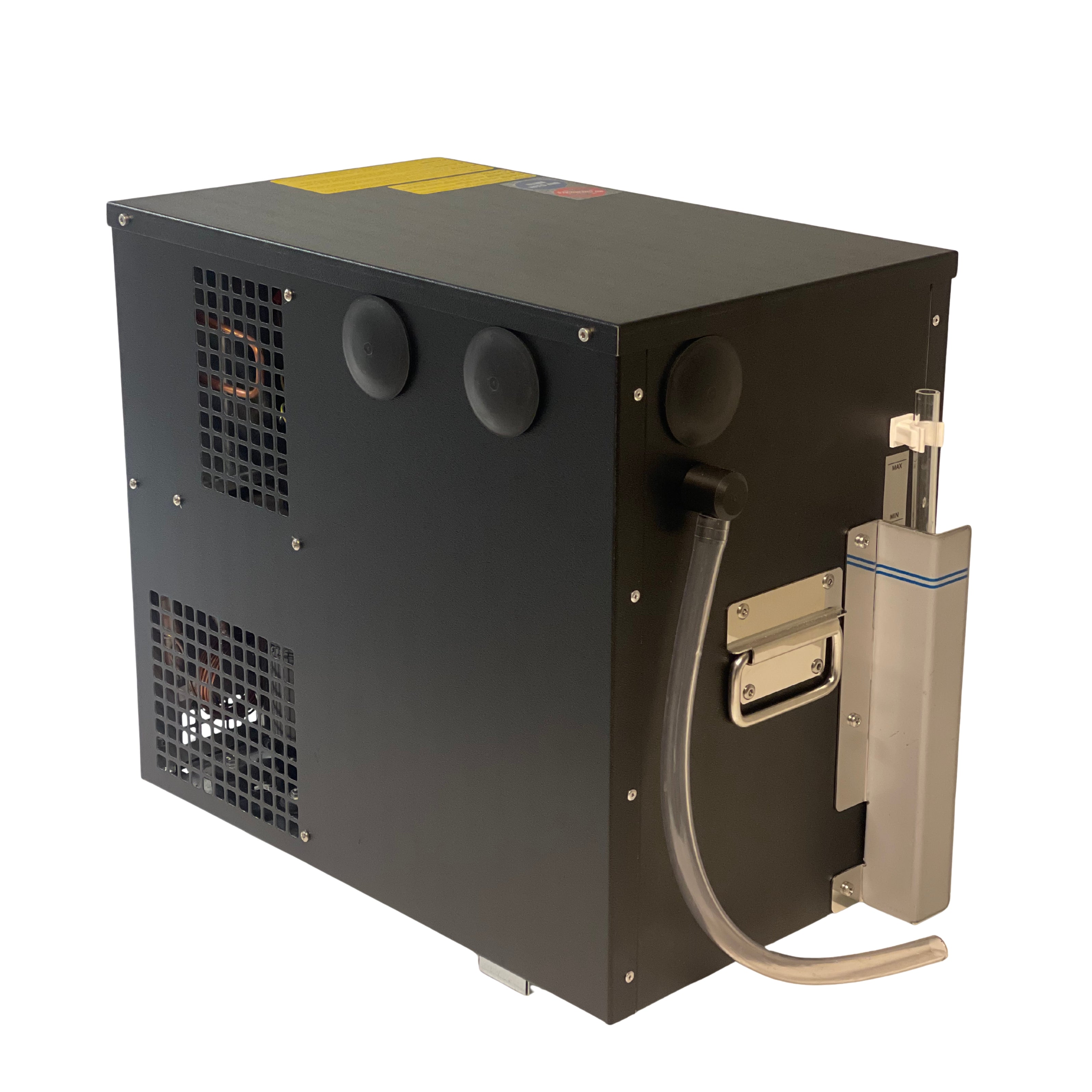 Lindr AS-40 Glycol Green Line fra Lindr er en svart industriglykolkjøler med ventilasjonsgitter, gjennomsiktig slange og sidefeste i metall - ideell for temperaturkontroll ved hjemmebrygging. Vist på hvit bakgrunn.