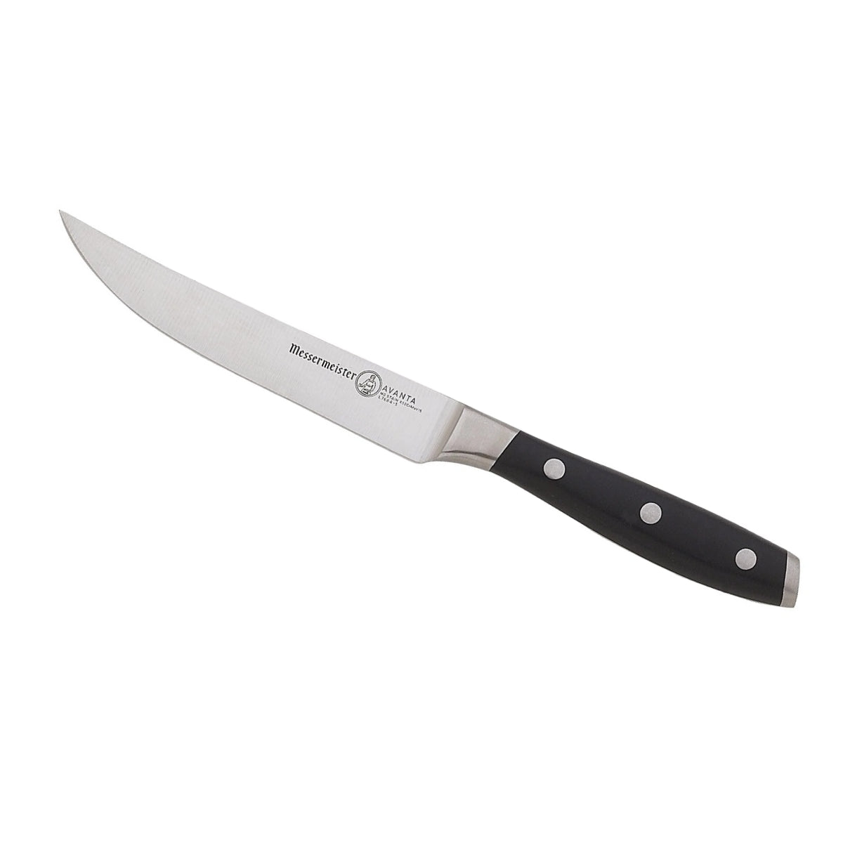 Messermeister Avanta Fine Edge Biffkniver er en kjøkkenkniv i rustfritt stål med et spiss knivblad og et svart håndtak med tre metallnagler.