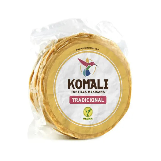 En 20-pakning Komali Maistortilla 15 cm, veganmerket og pakket inn i gjennomsiktig plast - perfekt for å lage autentisk taco hjemme.