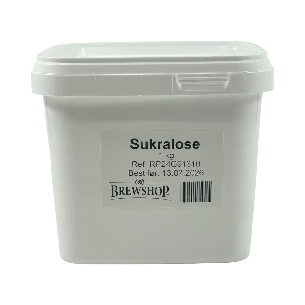 En hvit 1 kg-beholder merket "Sukralose 1 kg" fra Brewshop, et populært søtningsmiddel til sider, med best før 13.07.2026 og Brewshop-logoen under teksten.