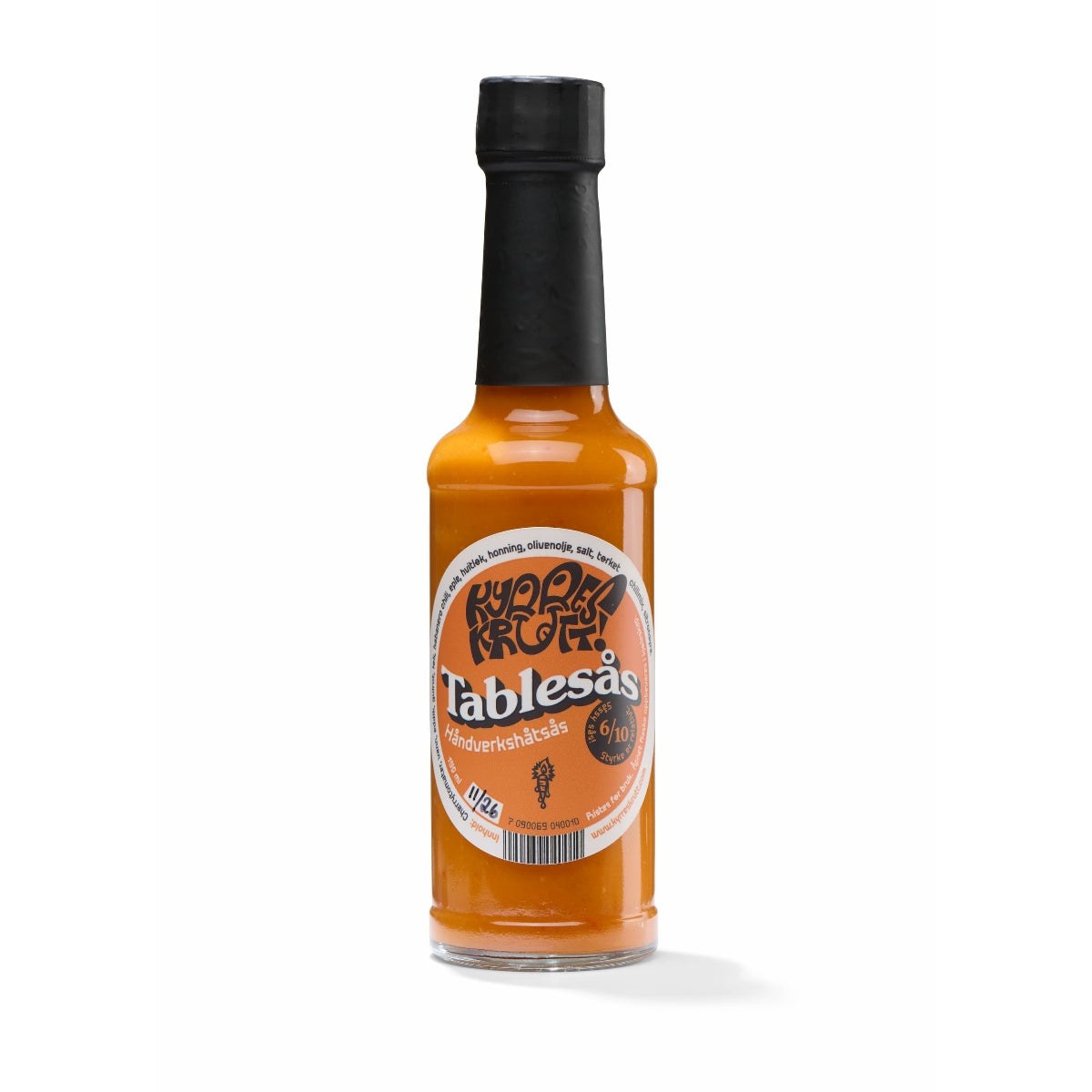 En flaske Tablesås - Den Allsidige Chilisausen | Kyrres Krutt med oransje etikett og svart lokk, som inneholder en krydret oransje saus, er avbildet på en hvit bakgrunn - perfekt for fans av Kyrres Krutts karakteristiske varme.