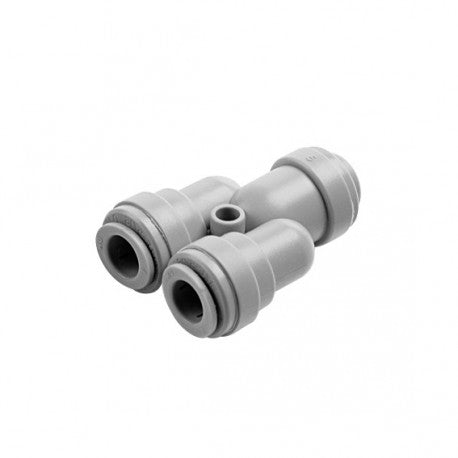 DMfit 5/16" - 5/16" Y-Splitter er en grå push-to-connect-kobling i plast fra Dmfit, med tre 5/16" åpninger for deling av fleksible slanger i rørlegger- eller pneumatiske systemer.