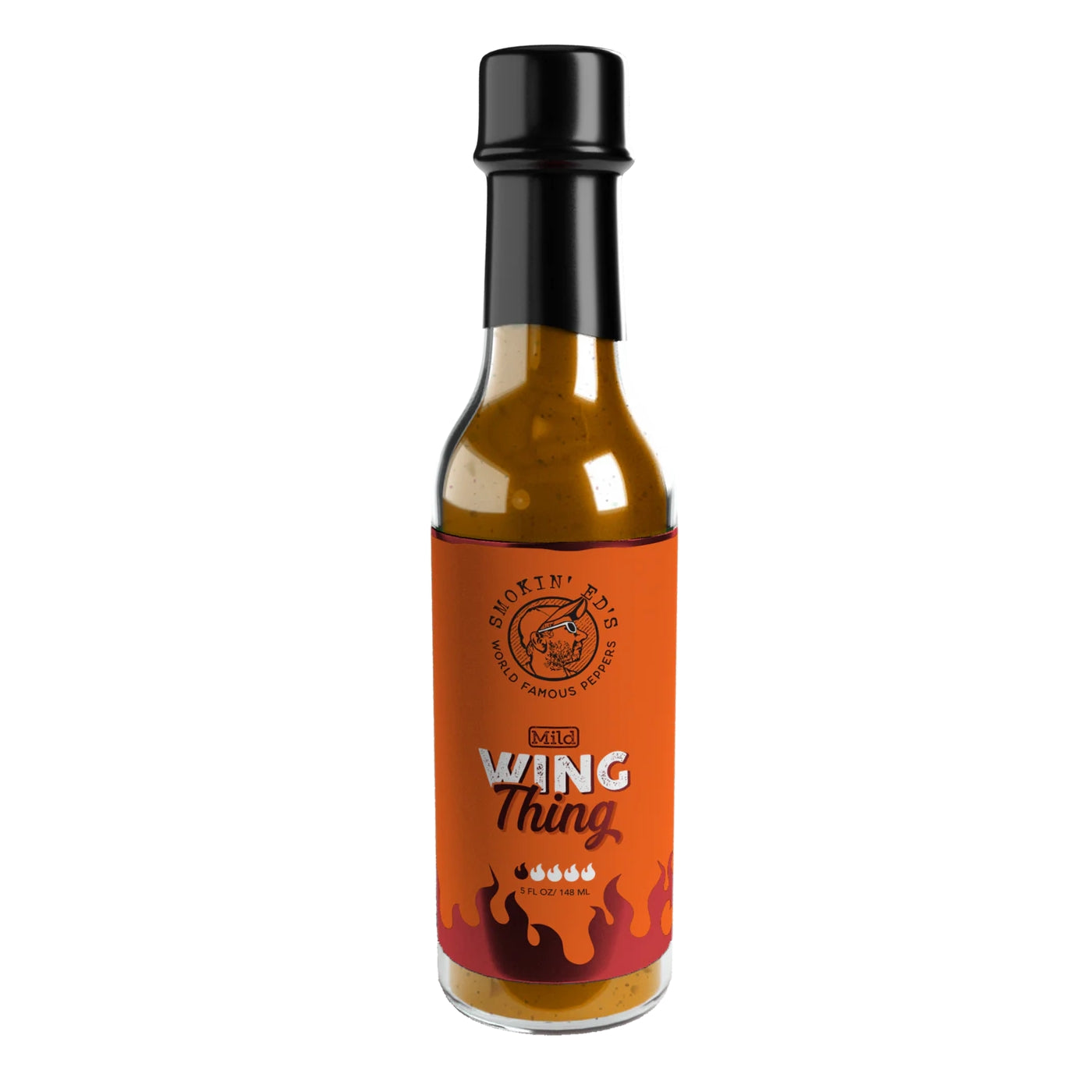 En flaske Smokin´ Ed´s Wing Thing Sauce - Mild fra PuckerButt Pepper Company, med en oransje etikett med svart tekst, flammer og fire chili-ikoner - perfekt som kyllingvingesaus.