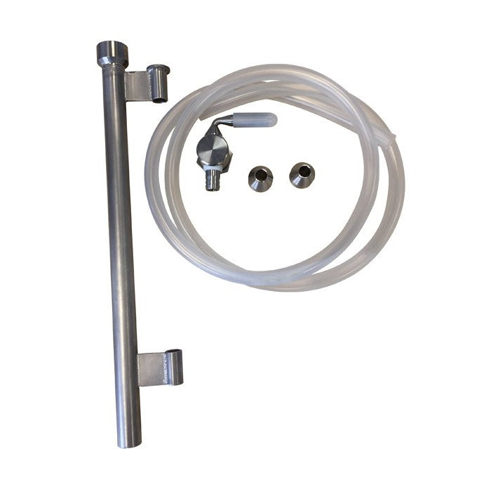 Speidel Wort pumpeenhet for 20L #Braumeister har en rengjøringsstang, slange, kranfeste, to metallkoblinger og et slitesterkt rustfritt rør, vist på en hvit bakgrunn.
