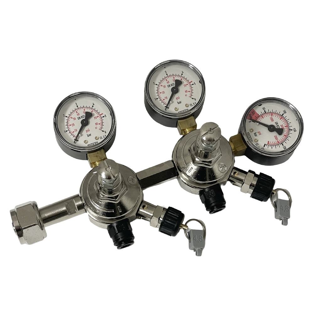 Oxyturbo MajorPlus CO2-regulator med 2 utganger har trykkmålere og justeringsknapper for kontroll og overvåking av gassflyt, og er utstyrt med 5/16" John Guest hurtigkobling for enkel tilkobling.