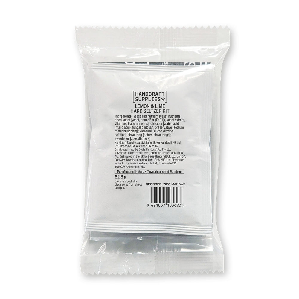 En forseglet pakke merket Handcraft Supplies Lemon & Lime Hard Seltzer (Uten sukker) med produktinformasjon og ingredienser trykt på forsiden.