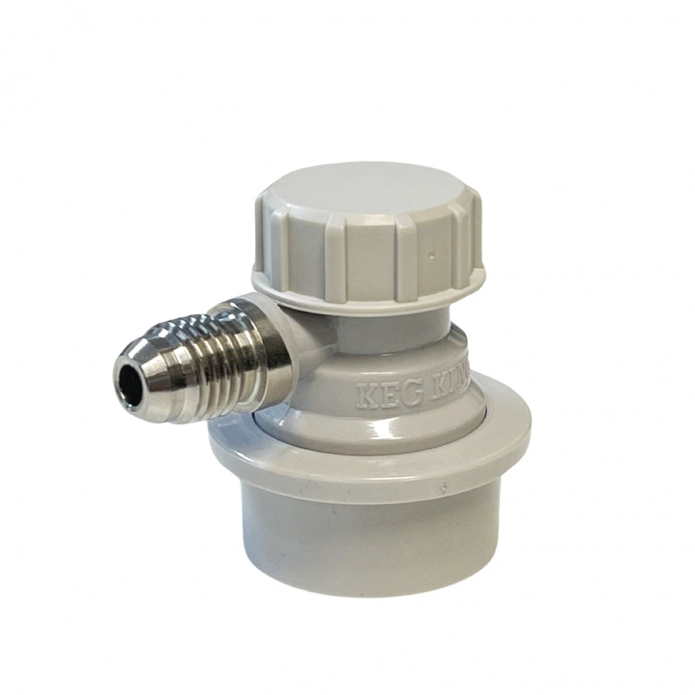 Keg King Low Profile Ball lock CO2 hurtigkobling 1/4" MFL er en sidekobling i grå plast og metall for Corneliusfat, med en kulelåskobling for enkel tilkobling av slangen og er kompatibel med John Guest-koblinger.